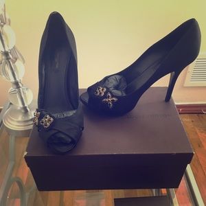 NEED GONE ASAP! Louis Vuitton Black Pendant Pumps